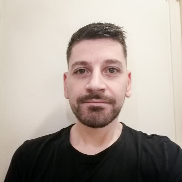 Photo de profil de Sébastien Michel, développeur web fullstack